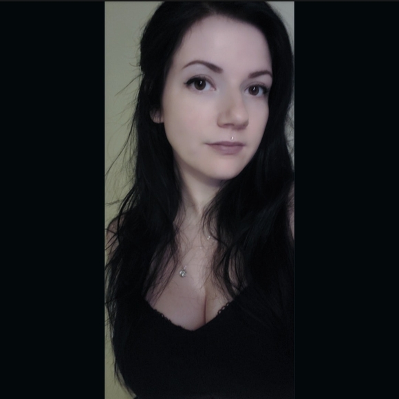 Meet your Posher, Hailey - Picture 1 of 1